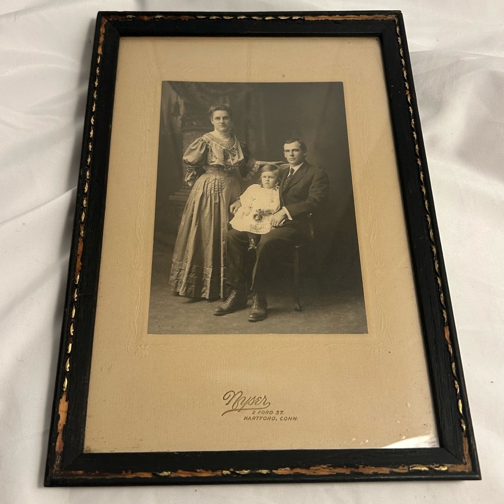 Antique photograph Family Portrait Framed 1900s Nyser Hartford Connecticut